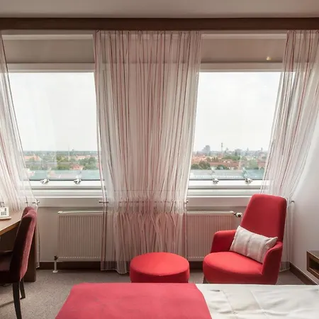 Fora By Mercure Hotel 4*