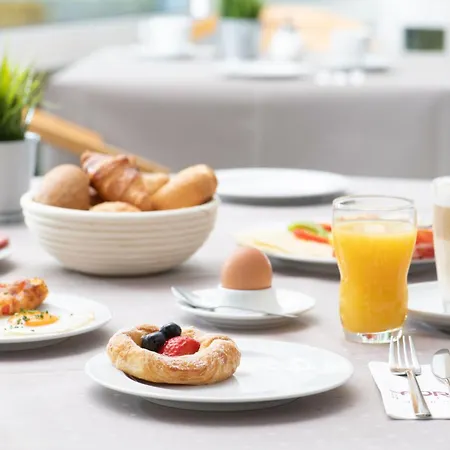 Fora By Mercure Hotel 4*