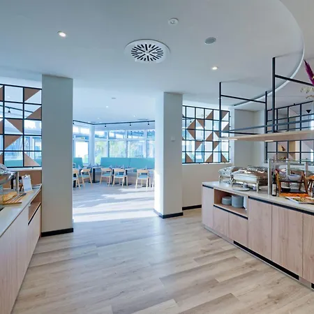 Fora By Mercure فندق