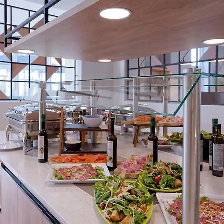 Fora By Mercure فندق