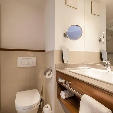 Hotel Fora By Mercure 4*